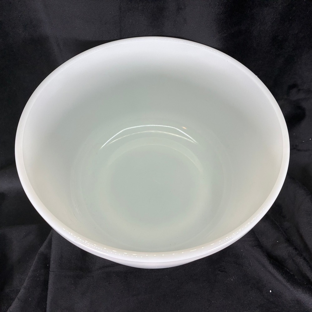 Vintage Pyrex Hamilton Beach White Milk Glass Ribbed Mixing Bowl 8 Inch No 30 - Picture 2 of 3
